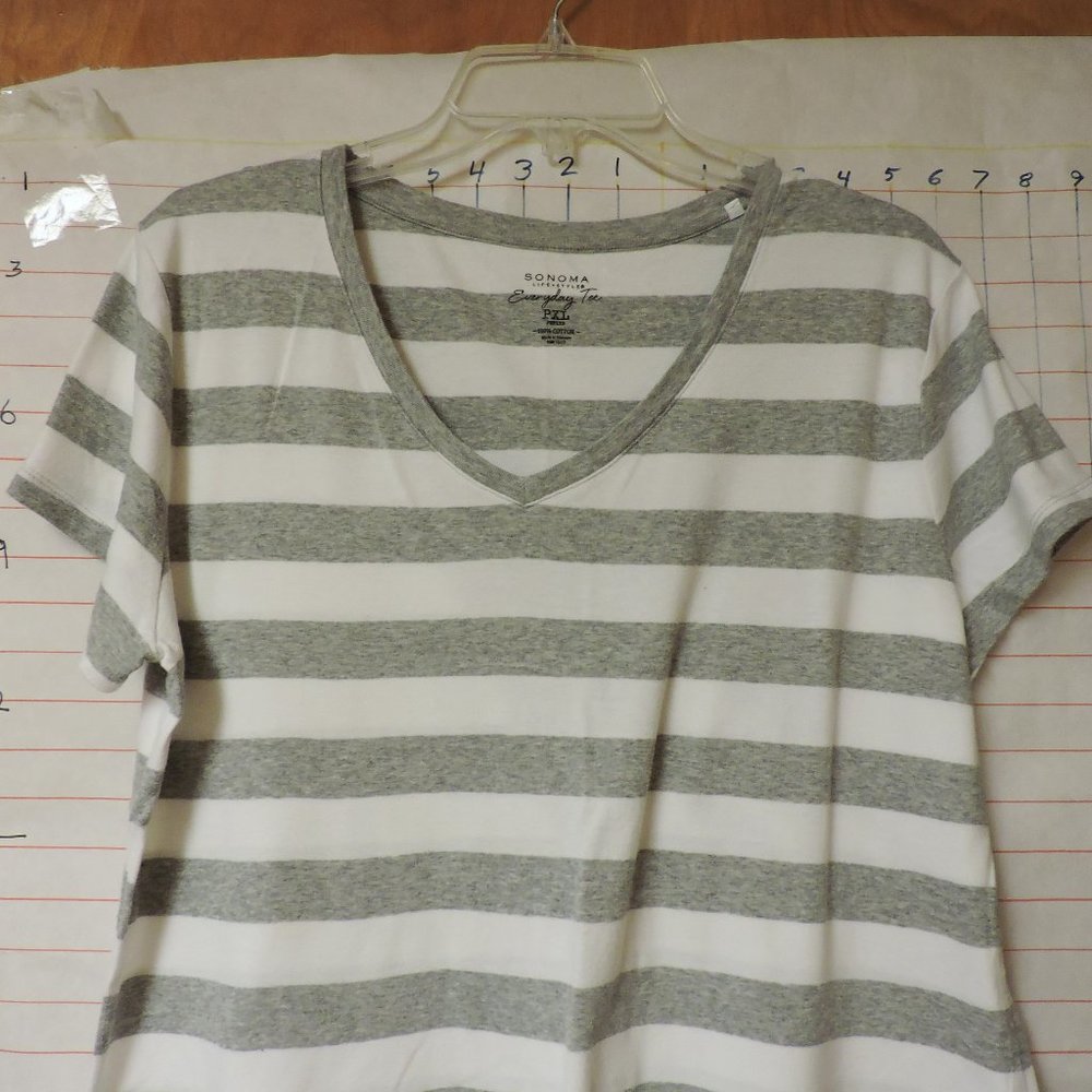SONOMA  woman's, everyday tee, V neck, PXL, stripes